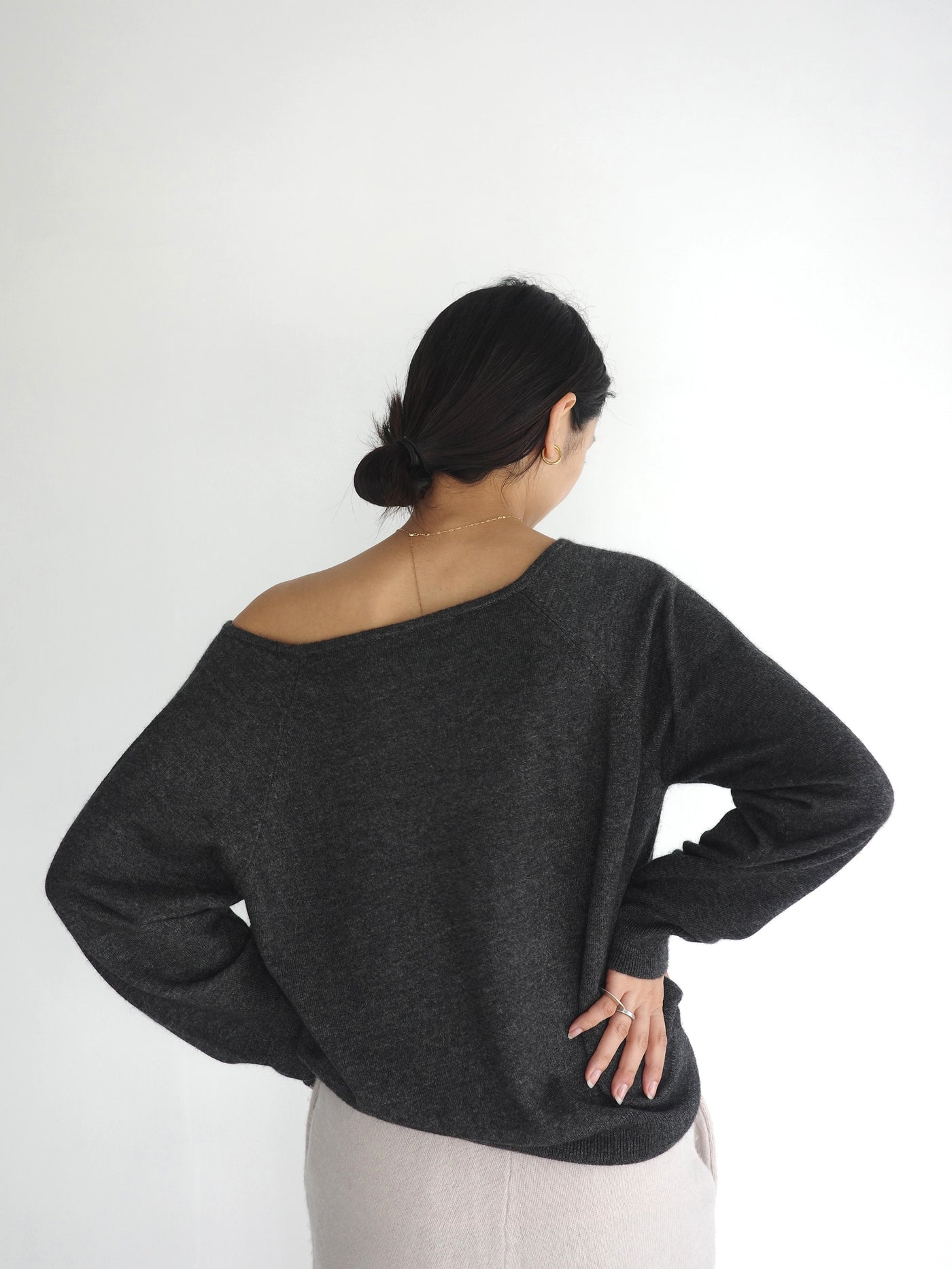 Off shoulder knit