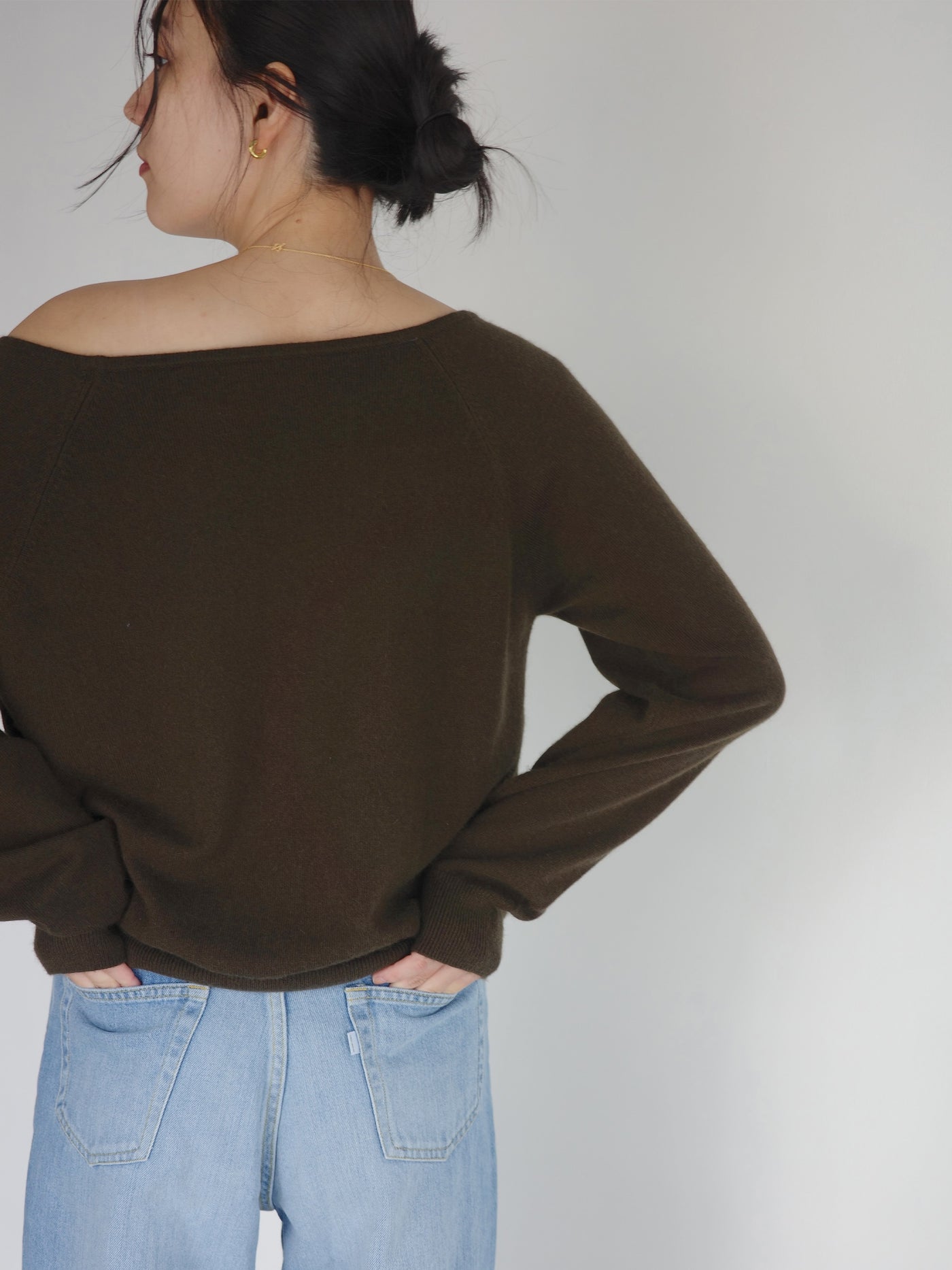 Off shoulder knit