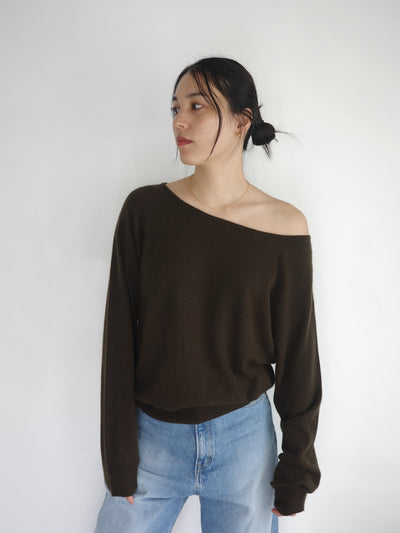 Off shoulder knit